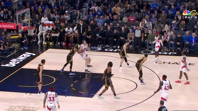 库里助攻汤普森 命中勇士第一记三分