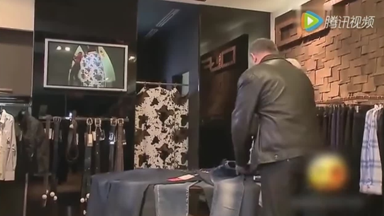 美女试衣间换衣被全程直播！看得让人口水直流_高清