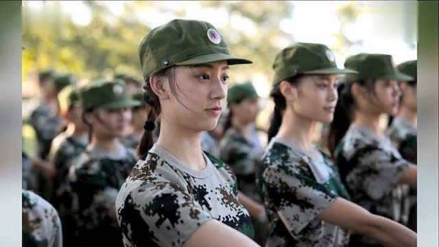 北京舞蹈學院新生軍訓 女生空中一字馬_騰訊視頻