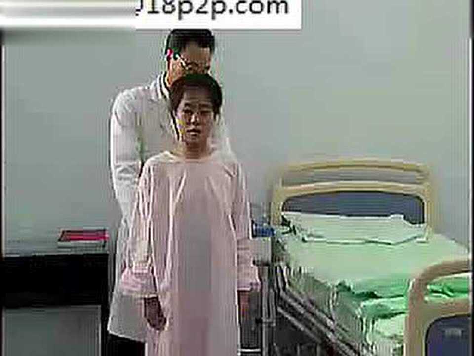 男医生给美女做全身检查_腾讯视频