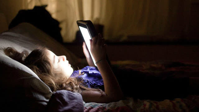喜欢在睡觉前玩手机但你们知道这5个暖心功能吗