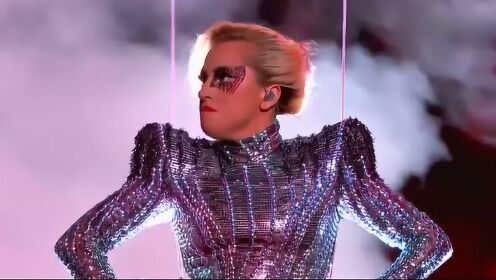 Lady Gaga从天而降现场演绎《Poker Face》