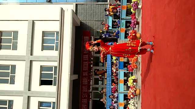 乌什县国庆中学庆祝三八妇女节学生舞蹈表演