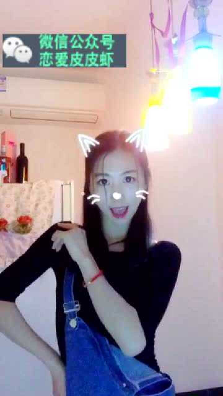 美女脱下衣服瞬间，保证让你受不了_高清