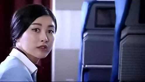 空姐江琳琳与乘客谈感情却被怪物杀死在了飞机上