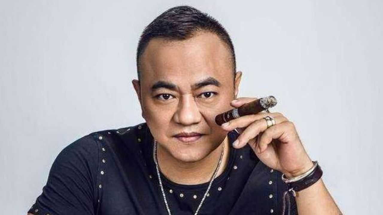 中华民歌为你推荐自动连播10:20彪哥花大钱买了个石膏像,没想到一个