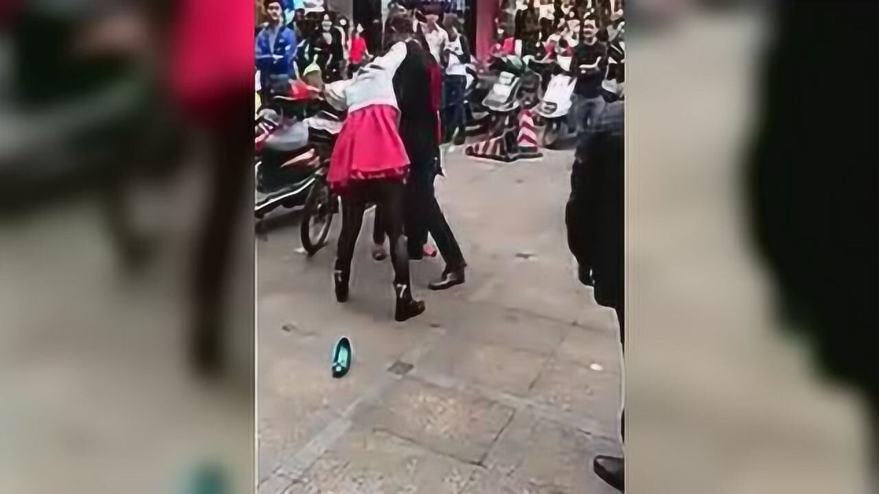 原配和小三当街打成一团,女人打架真厉害_高清1080P在线观看平台_腾讯视频