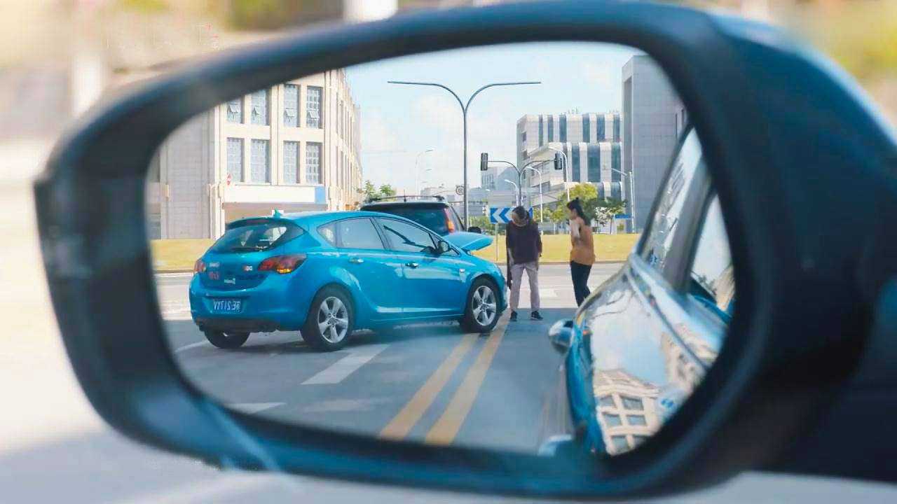 吉利帝豪gl专注驾驶 开车不看手机