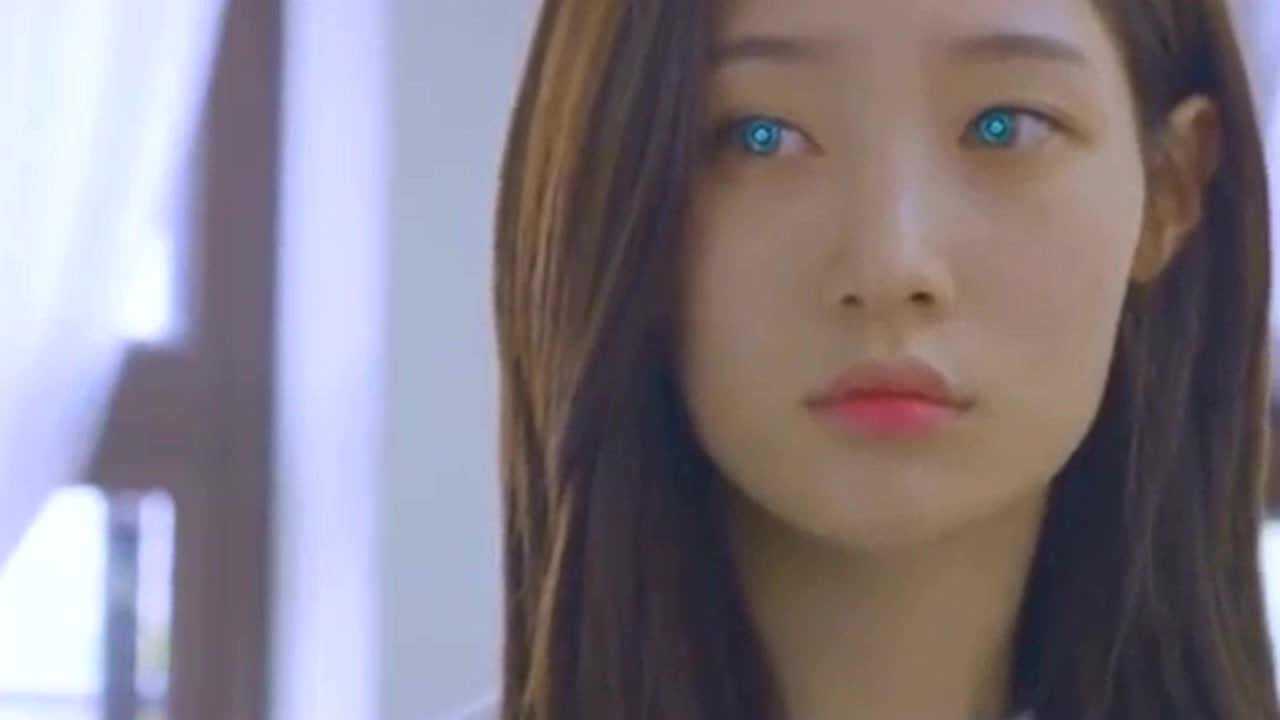 美女机器人突然没电了，课间给自己充电却吓坏了朋友_腾讯视频