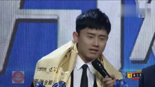 张杰连拿四个大奖 年度男歌手 亚洲全能歌手