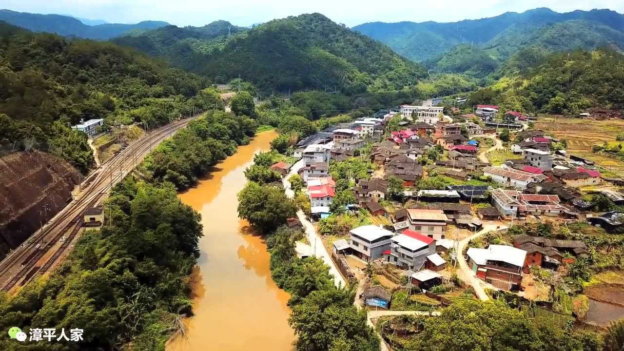 航拍漳平市新桥镇城门村