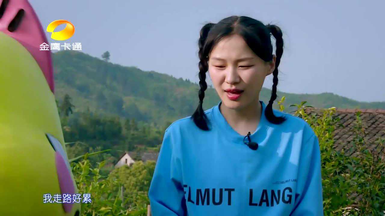 金鹰卡通人偶总动员中国百米割猪草纪录保持者暴暴牙