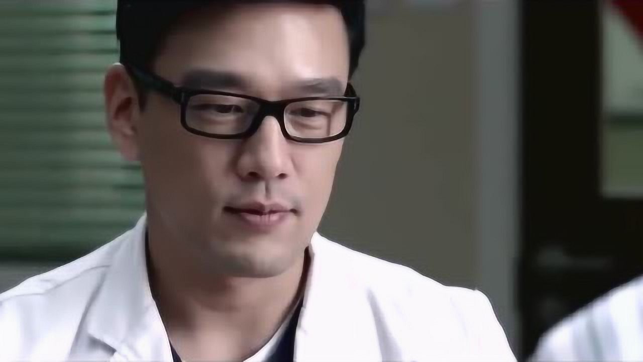 产科医生肖程来看望何晶并感谢她的救命之恩你就像太阳