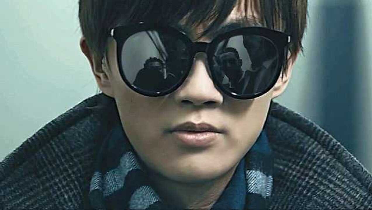 电影级mv开场搞笑了吧,许嵩新歌《大千世界》,开启救赎之旅