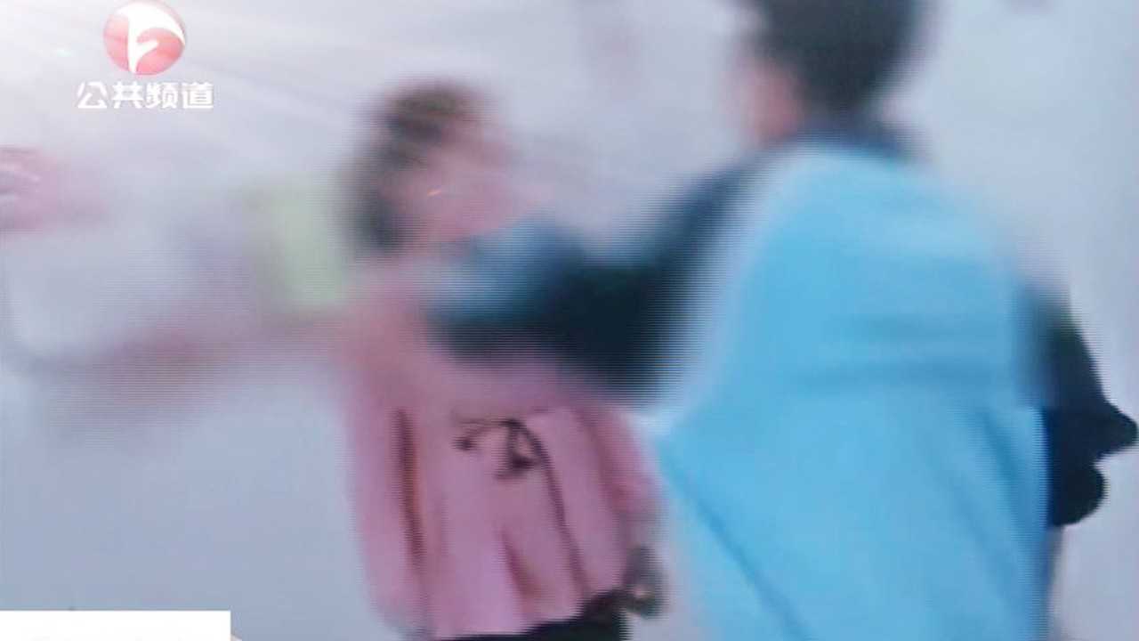 又见校园欺凌事件，女生被连扇耳光_腾讯视频