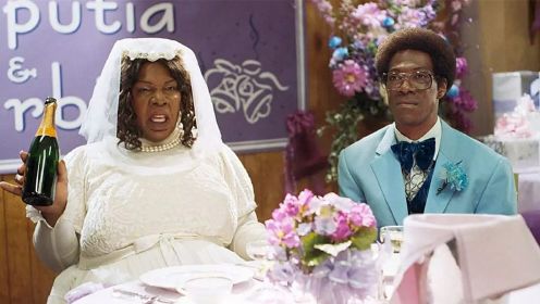 黑人小伙娶了400斤巨无霸老婆，整日被欺负，一睡觉床就塌！