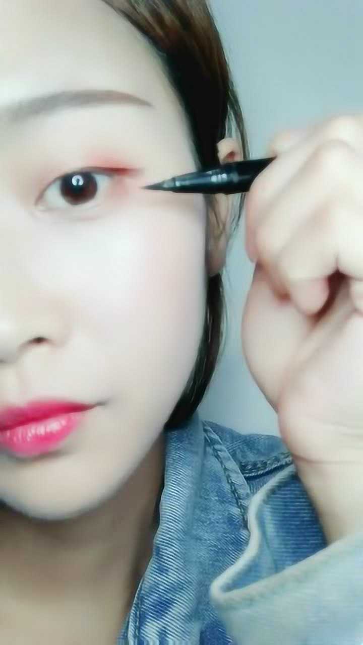 单眼皮这样画眼线,自然又显眼睛大
