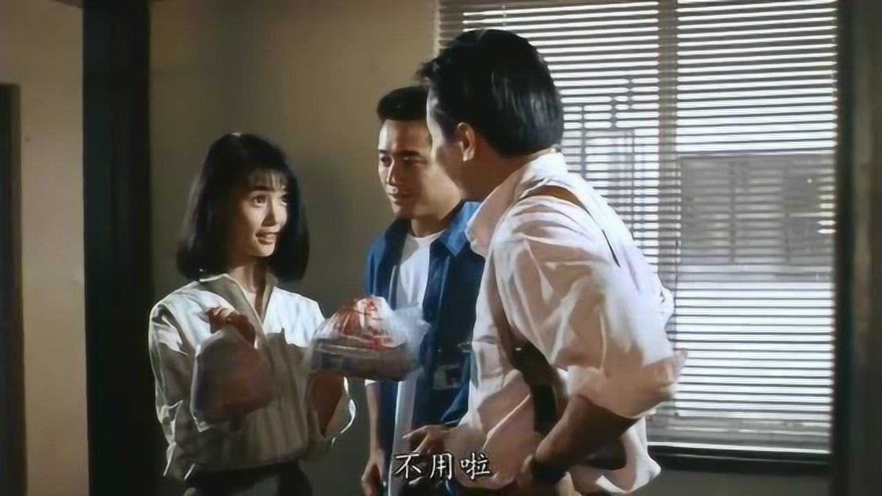 驱魔警察王美华这害羞的模样符合香港美女的定位真的好美啊