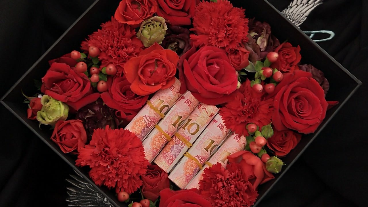 七夕礼物有玫瑰花又有钱花,记得订它为你们的爱情打call