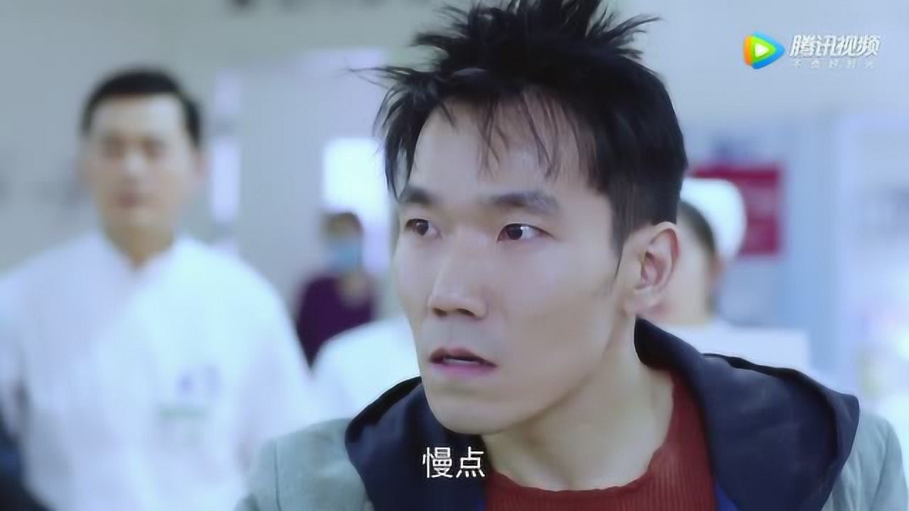 急诊科医生急诊室血浆四溅歹徒割破刘萌喉咙被击毙