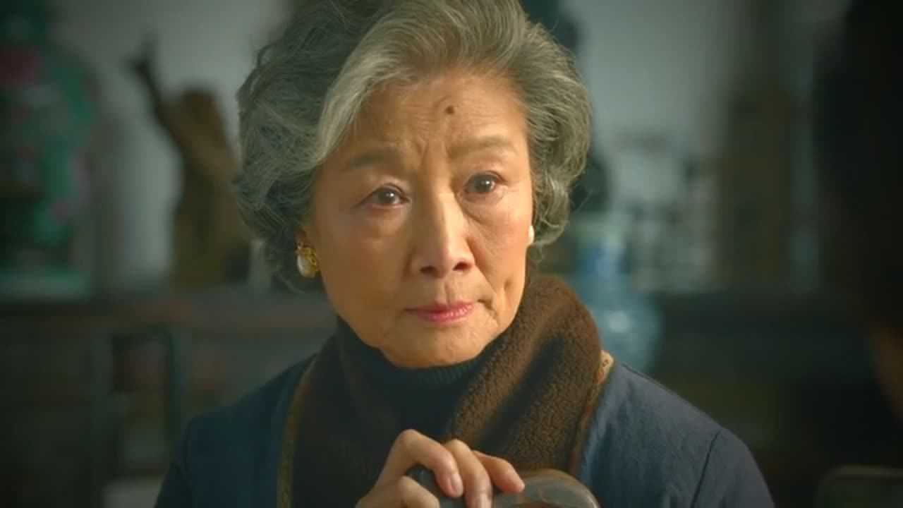 爱情好伟大,老太太等了男子一辈子,不想最后只等来一句对不起!