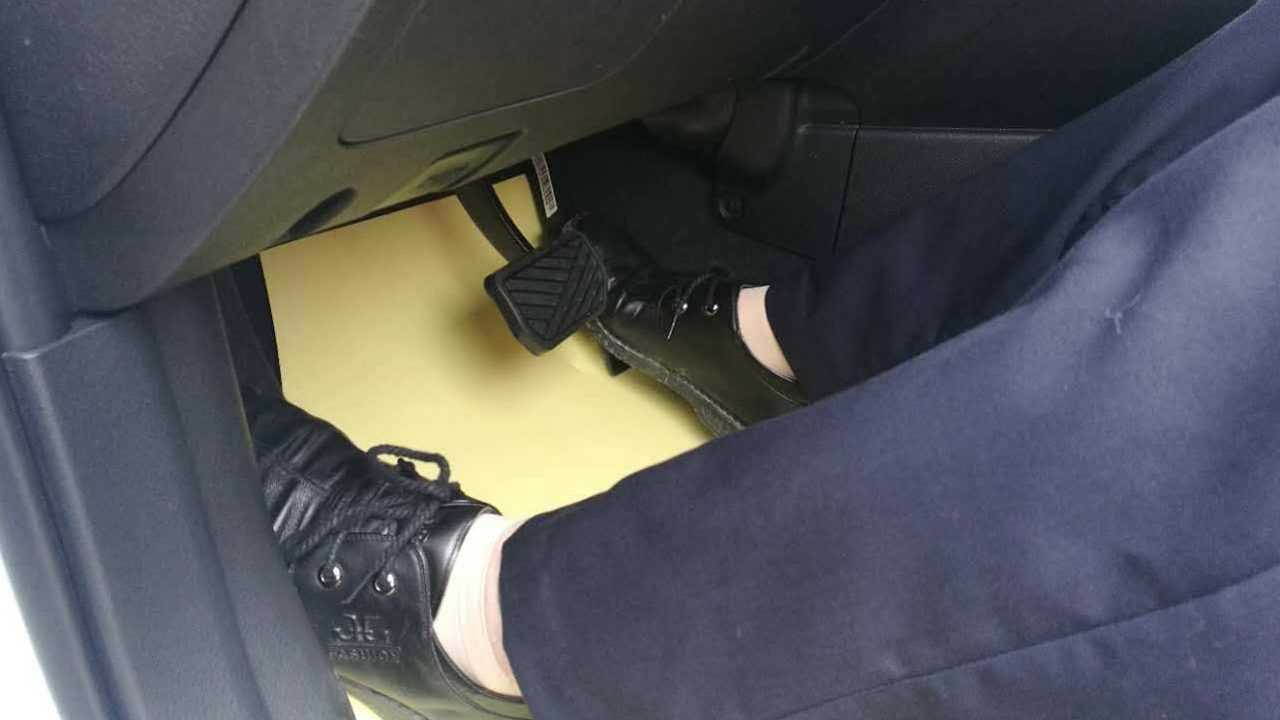 大力轰油门就能去除积碳老师傅对轰油门的技巧给出建议