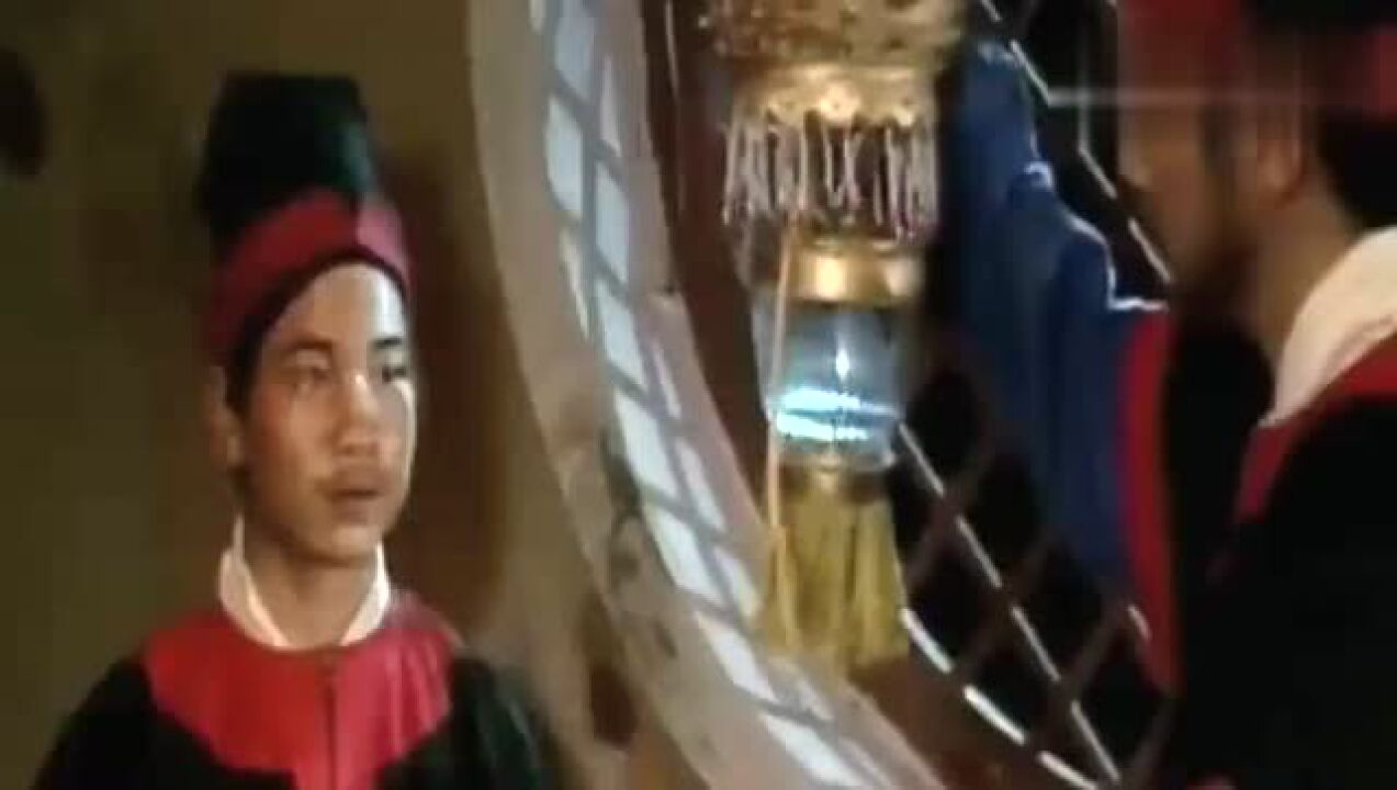 回顾经典《红楼梦》贾环靠出卖贾宝玉藏的一盏琉璃灯换来一块饼高清1080p在线观看平台腾讯视频 