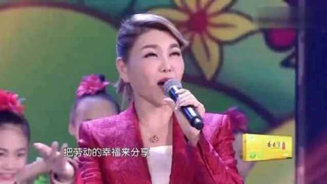 《采蘑菇的小姑娘》演唱:乌兰图雅