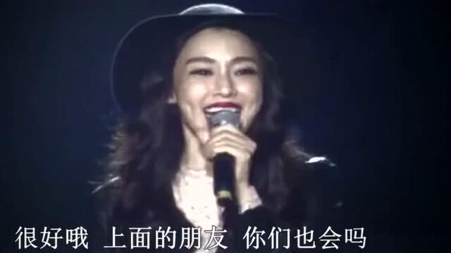 歌曲《一个像夏天一个像秋天》现场字幕版,演唱:范玮琪