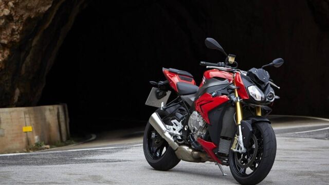 宝马摩托车销量之王S1000r,公路猛兽,帅到没朋友