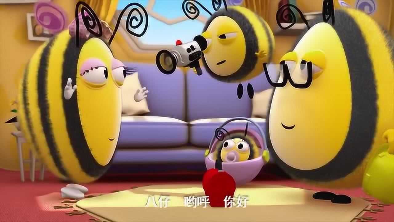 小蜜蜂爸爸拿出了他的旧摄像机八仔想拍蜜蜂农场平凡的一天