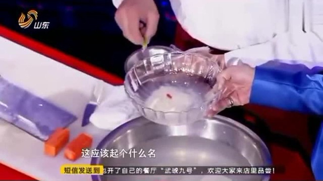 中国面孔:特一级厨师李琦展示刀工,几十刀之后黄瓜还是连在一起