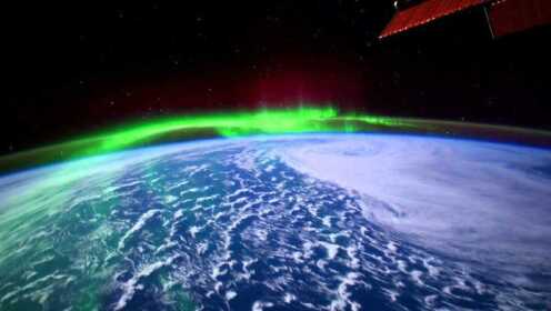 震慑人心！最动人的美景之一，太空领略绝美北极光