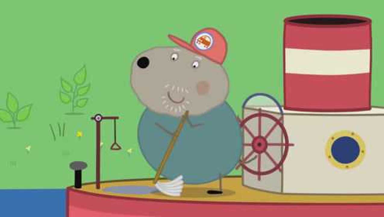 狗爷爷一大早就在打扫着自己的船,狗爷爷真是一个勤劳的人_腾讯视频