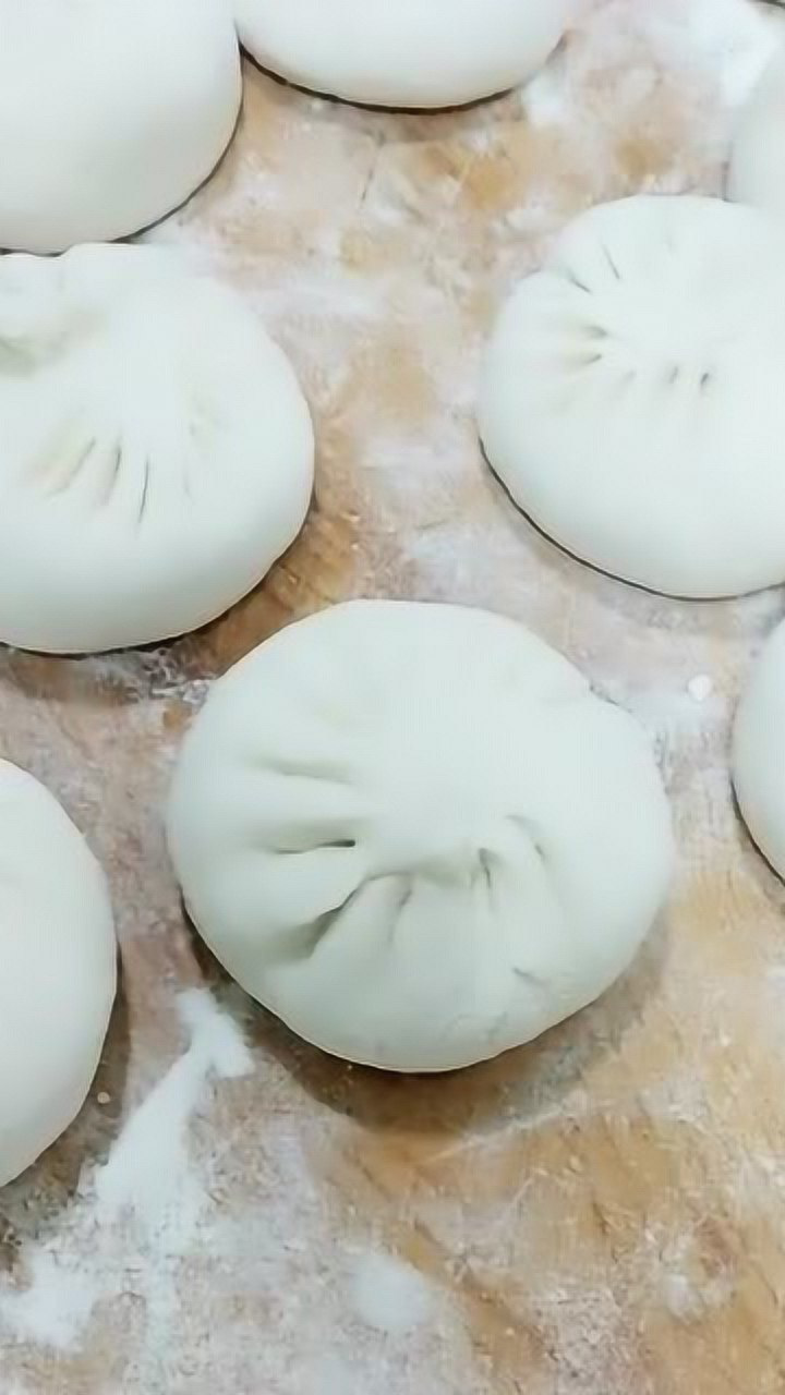 60岁阿姨教你在家包包子的发面技巧和好吃的秘诀,试试吧