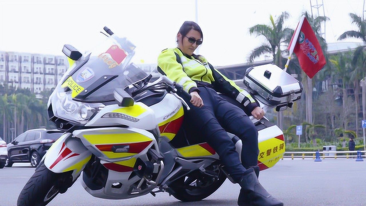 实拍深圳铁骑交警女神,个个高颜值大长腿,处理交通问题雷厉风行