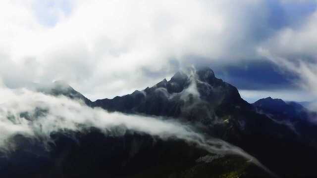 中国东部最高峰玉山航拍,雄伟壮观的玉山景色