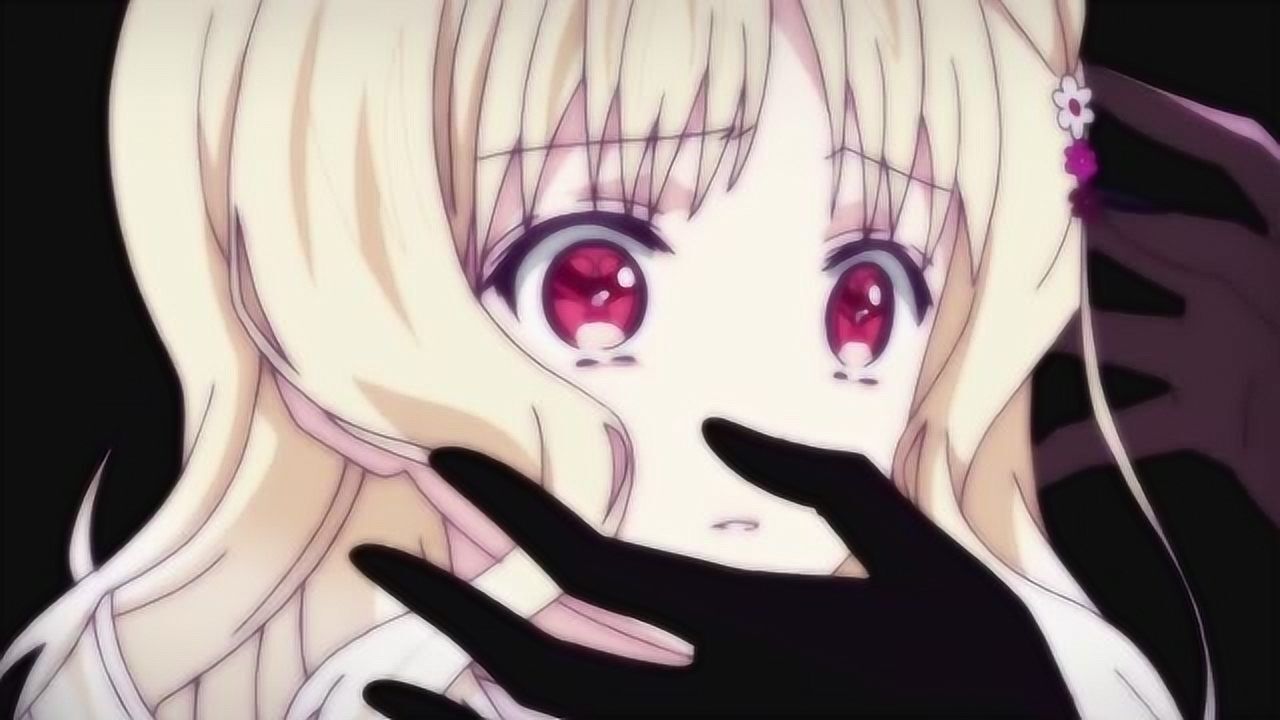 魔鬼恋人小森唯双手触碰礼服后她变了变成了凌人的母亲