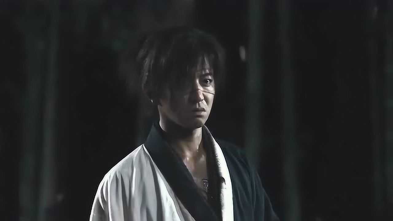 日本杀手遇到美女就做成人体标本还要随身带在身上