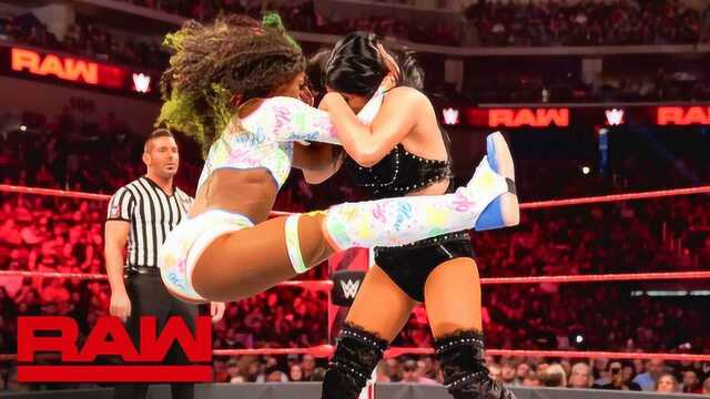 RAW1352期: 标志二人组挑衅娜欧米 荧光女神展现惊人弹跳力一打二