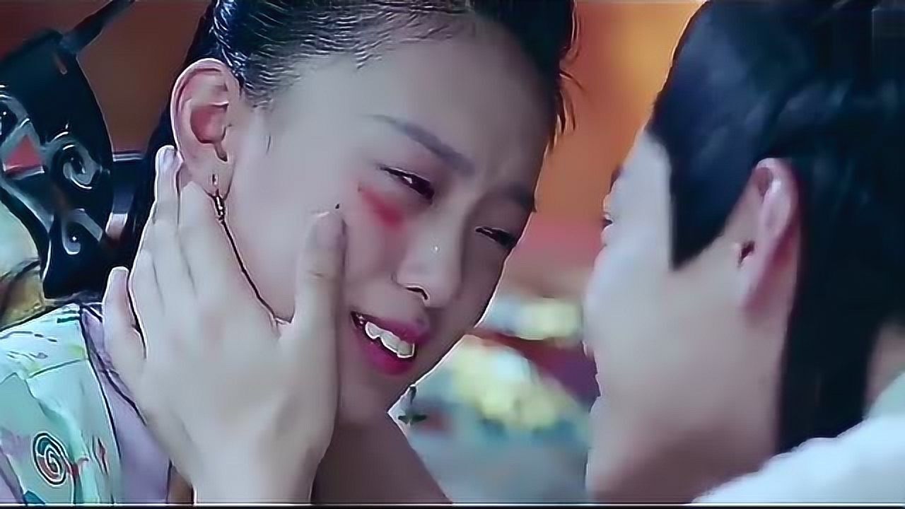 男子吻了下龅牙女,真神奇,丑女变美女了.
