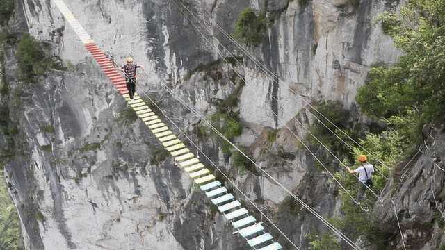 比华山栈道还恐怖!带“仇人”来云阳龙缸爬千米峭壁