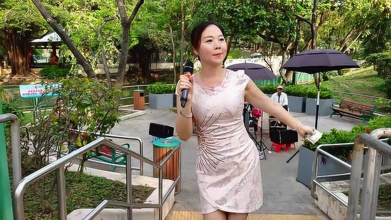 一晃就老了火遍了香港街头就连民间的艺人都唱的这么好