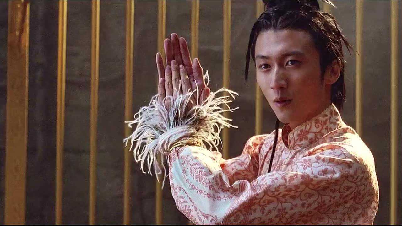 无极:没想到这些王公贵族们的癖好都这么怪,把美女关进金鸟笼中.