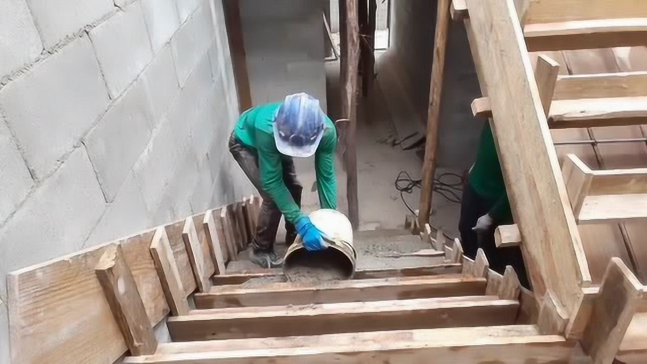 实拍楼梯踏步水泥砂浆抹灰施工全过程,这不比铺瓷砖简单啊