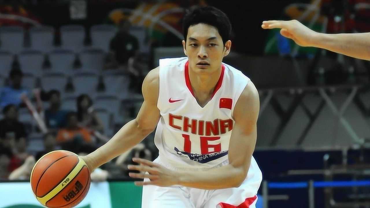 陈江华最骚气一球,4秒过全场送助攻,对手都被晃趴了