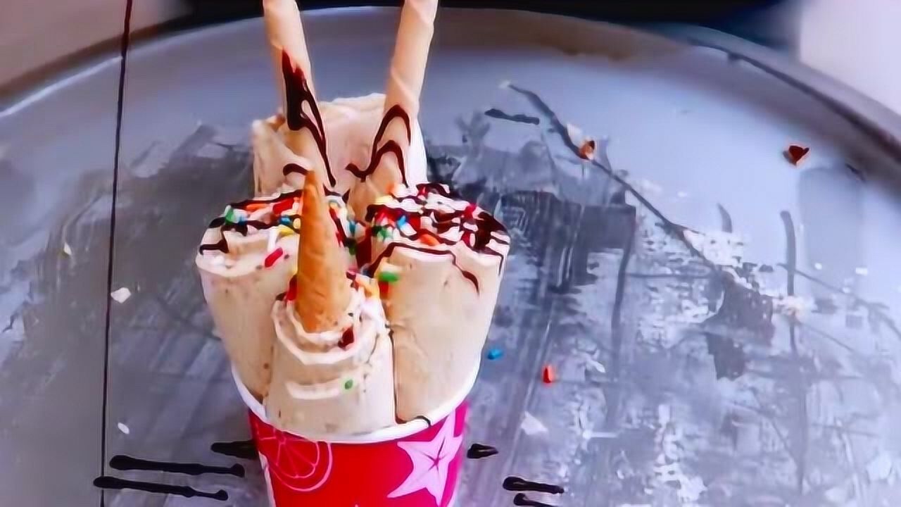 健达新出的榛子巧克力冰淇淋牛人给做成炒酸奶美味儿