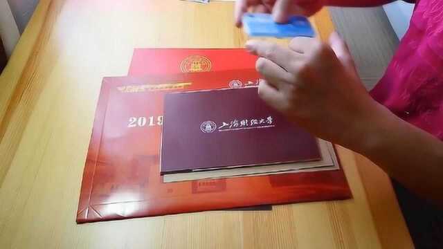 开箱:《上海财经大学》2019年高考录取通知书,分数线真不低