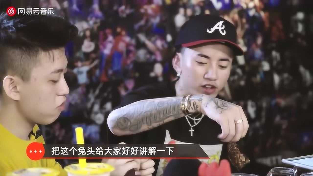 马思唯采访rich brian,快搞成吃播大会了._腾讯视频