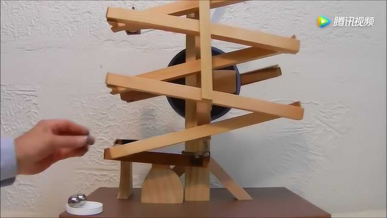 永动机能实现吗?来看看牛人制作的永动机模型